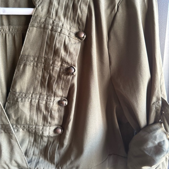 Motherhood Maternity olive green ruffled 3/4 sleeve tunic blouse Size Medium - Picture 4 of 10